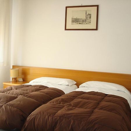 Albergo La Sfinge Чиуси Екстериор снимка