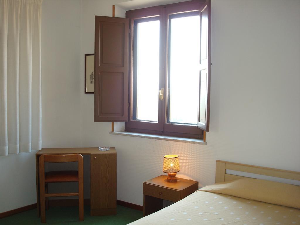 Albergo La Sfinge Чиуси Екстериор снимка