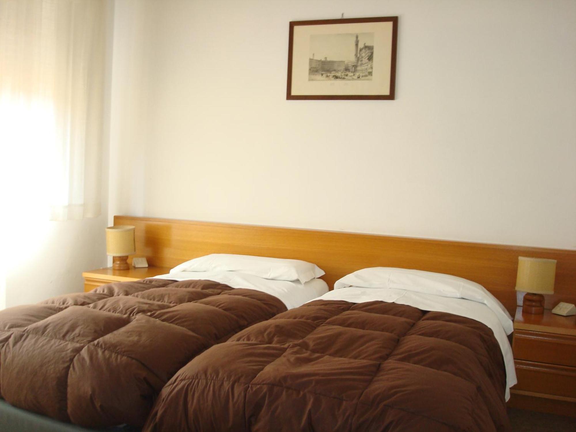 Albergo La Sfinge Чиуси Екстериор снимка
