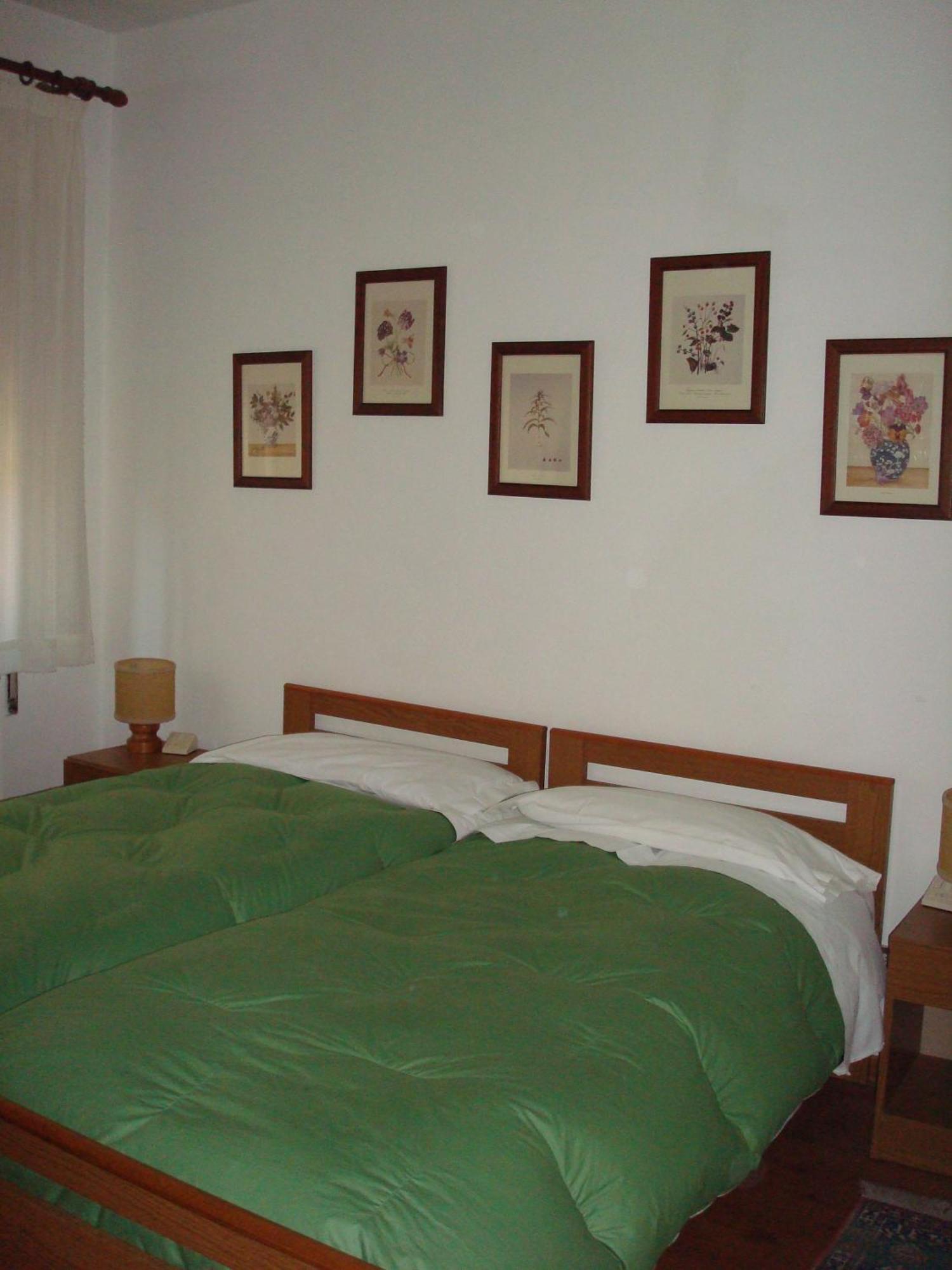 Albergo La Sfinge Чиуси Екстериор снимка