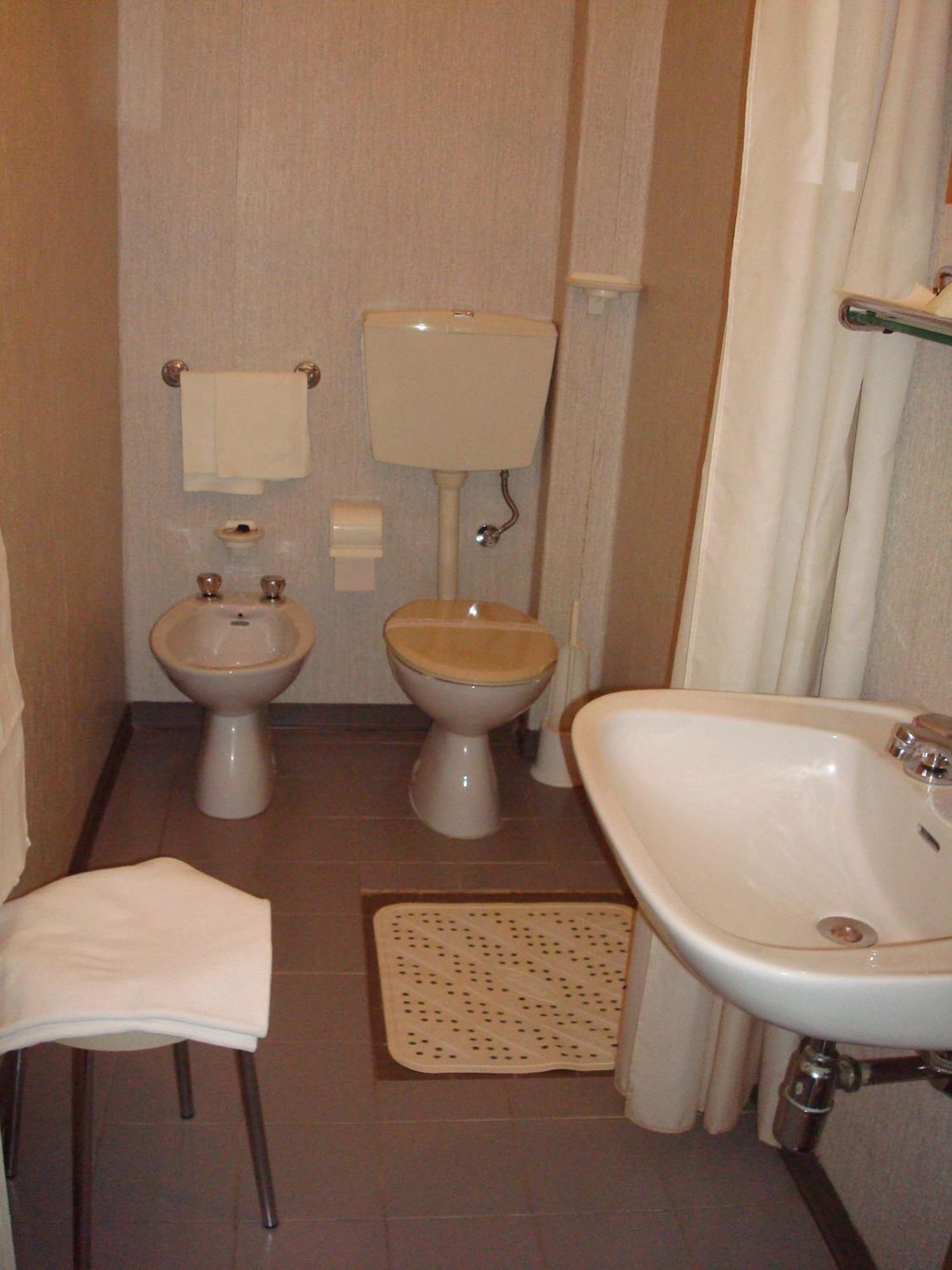 Albergo La Sfinge Чиуси Екстериор снимка