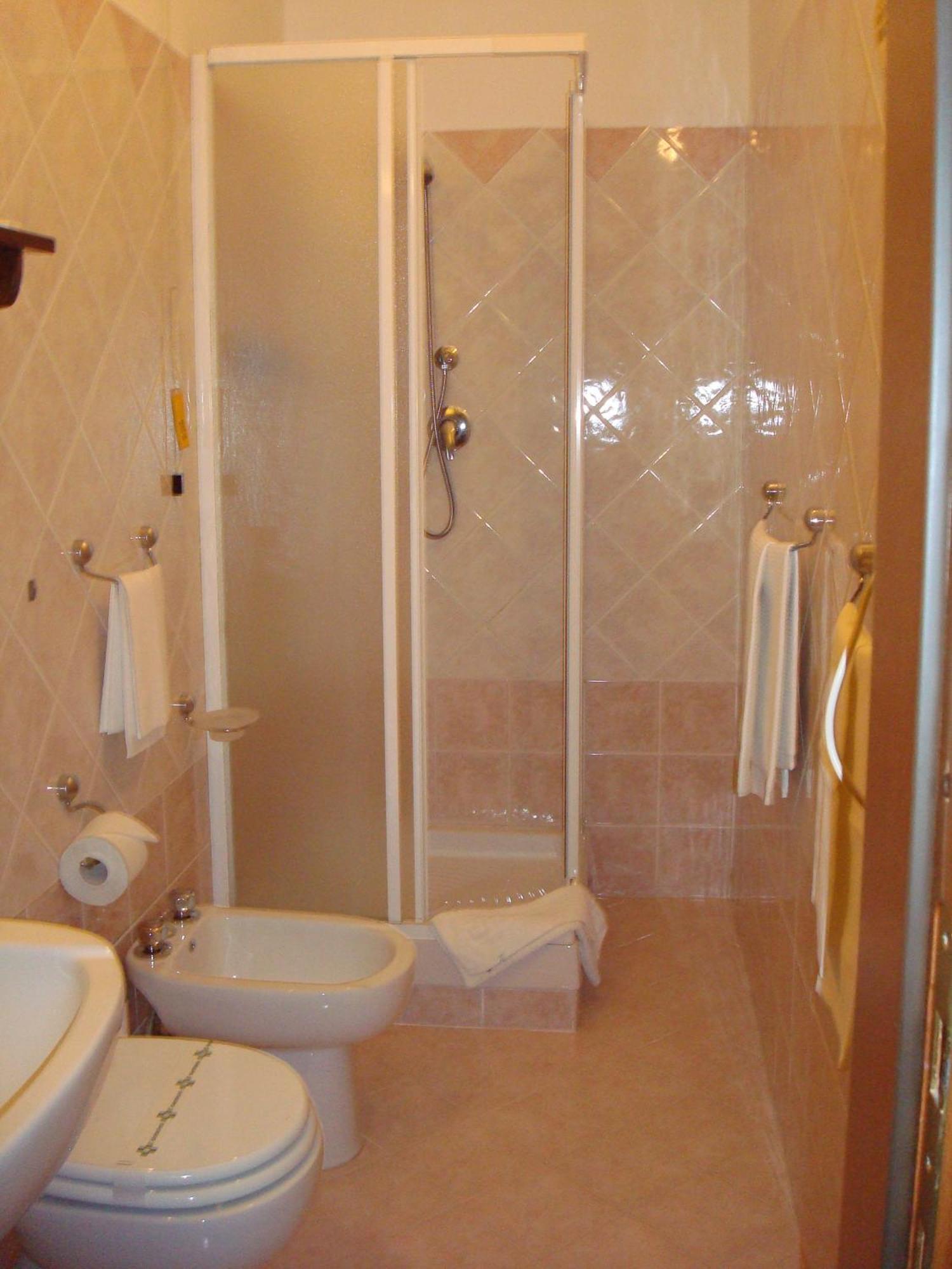 Albergo La Sfinge Чиуси Екстериор снимка