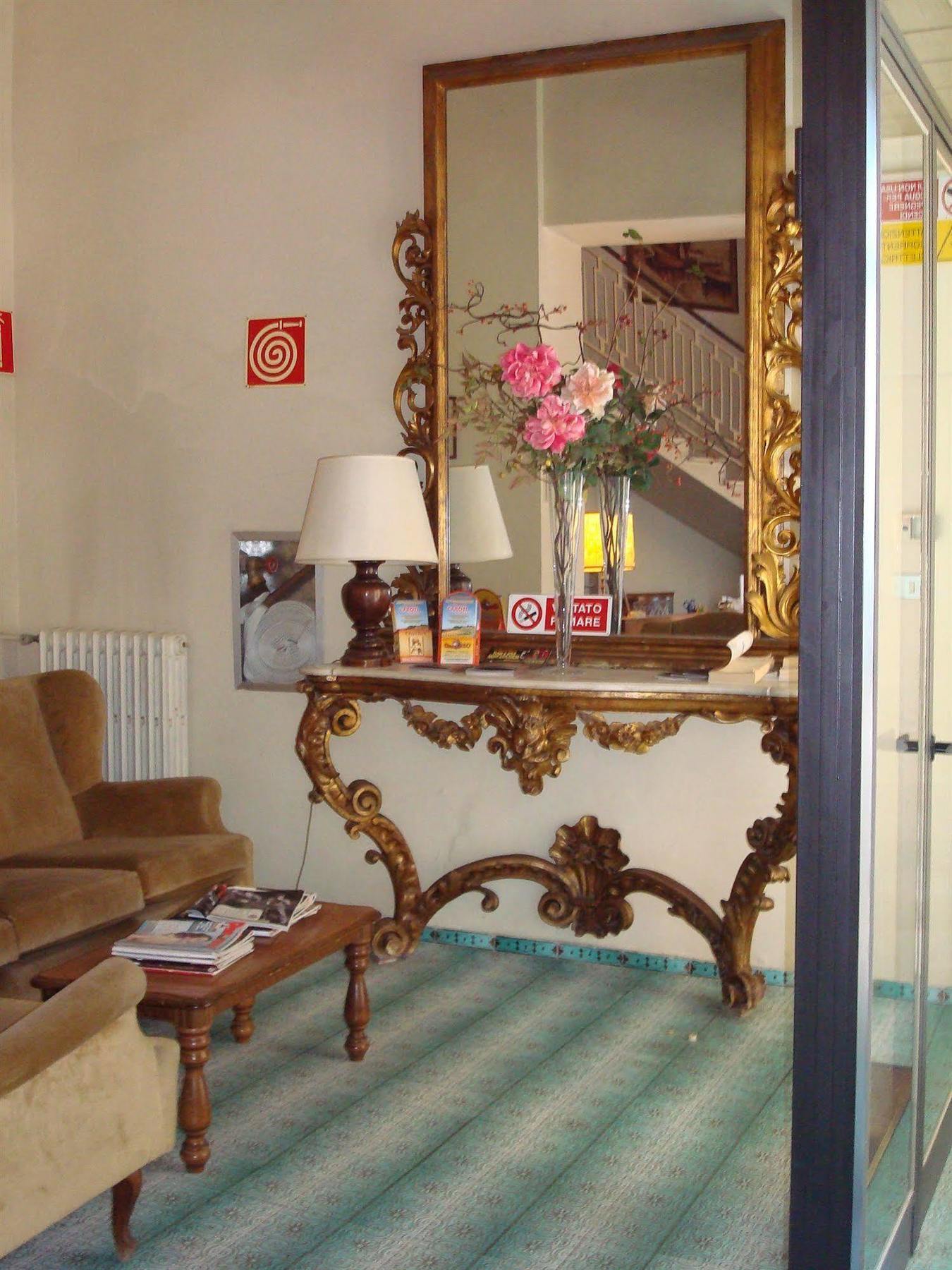 Albergo La Sfinge Чиуси Екстериор снимка
